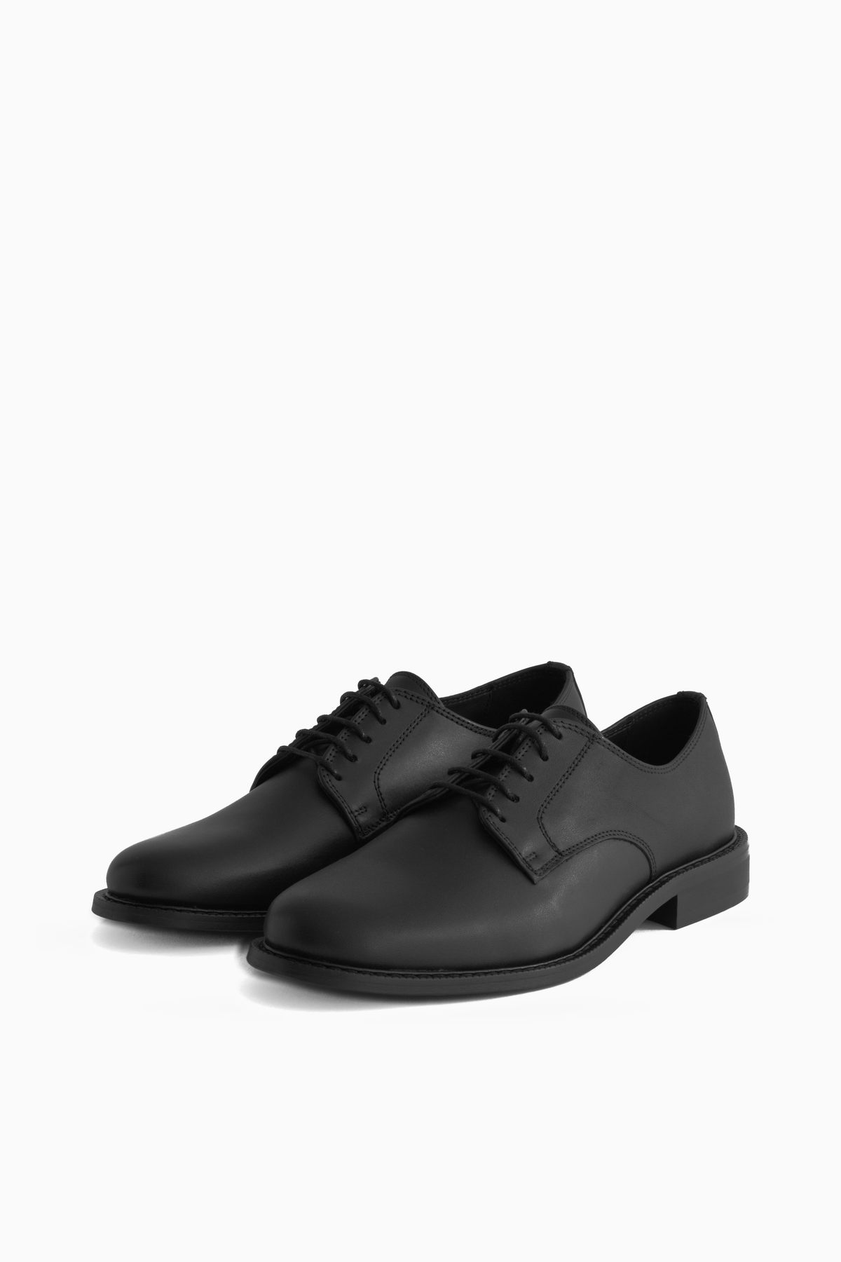 The Legacy Derby® — New York Edition — Three-quarter view