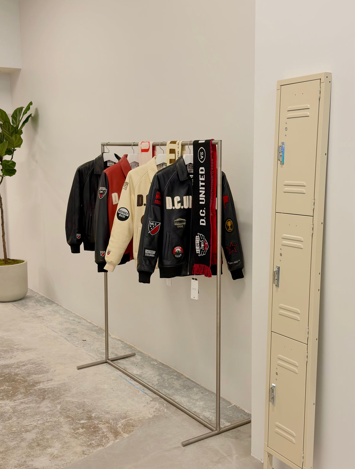Vestes en cuir et écharpes de la collection D.C. United.