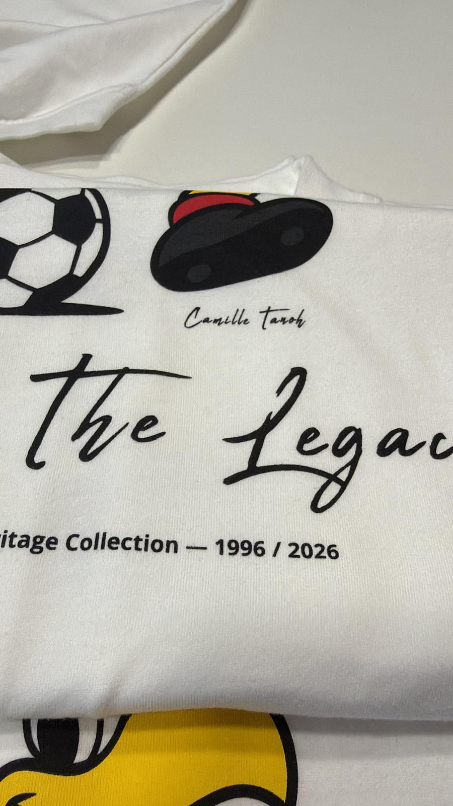 Illustration de la collection Legacy et signature Camille Tanoh imprimées sur coton.
