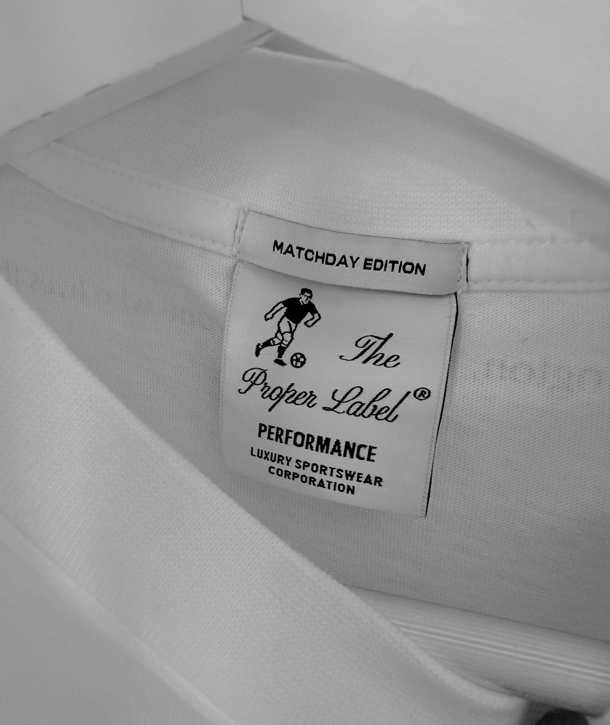 Étiquette de col The Proper Label Matchday Edition et encolure en coton.