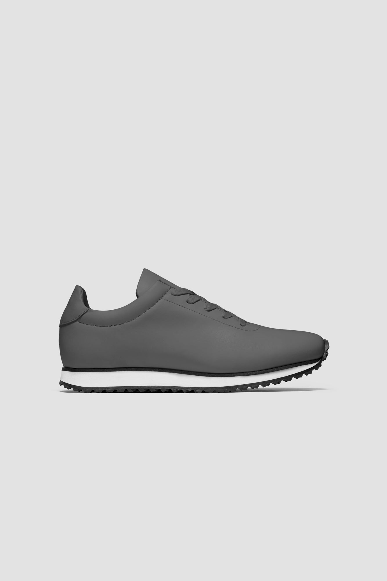 The Proper Runner — Grey — studio view 01