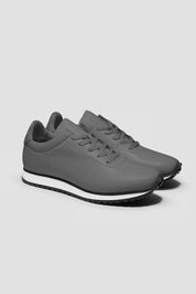 The Proper Runner — Grey — studio view 02