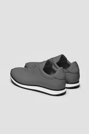 The Proper Runner — Grey — studio view 03