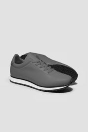 The Proper Runner — Grey — studio view 04
