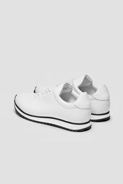 The Proper Runner — White — studio view 03