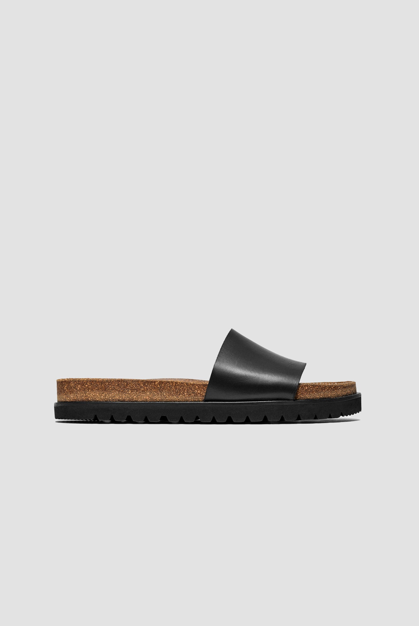 The Proper Slide — Black — studio view 01