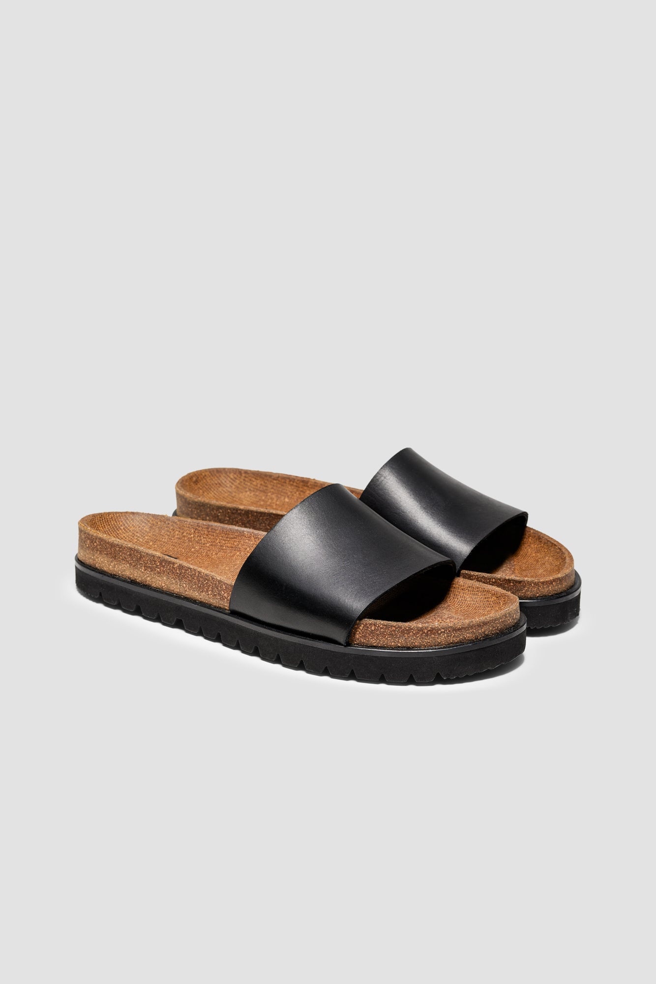 The Proper Slide — Black — studio view 02