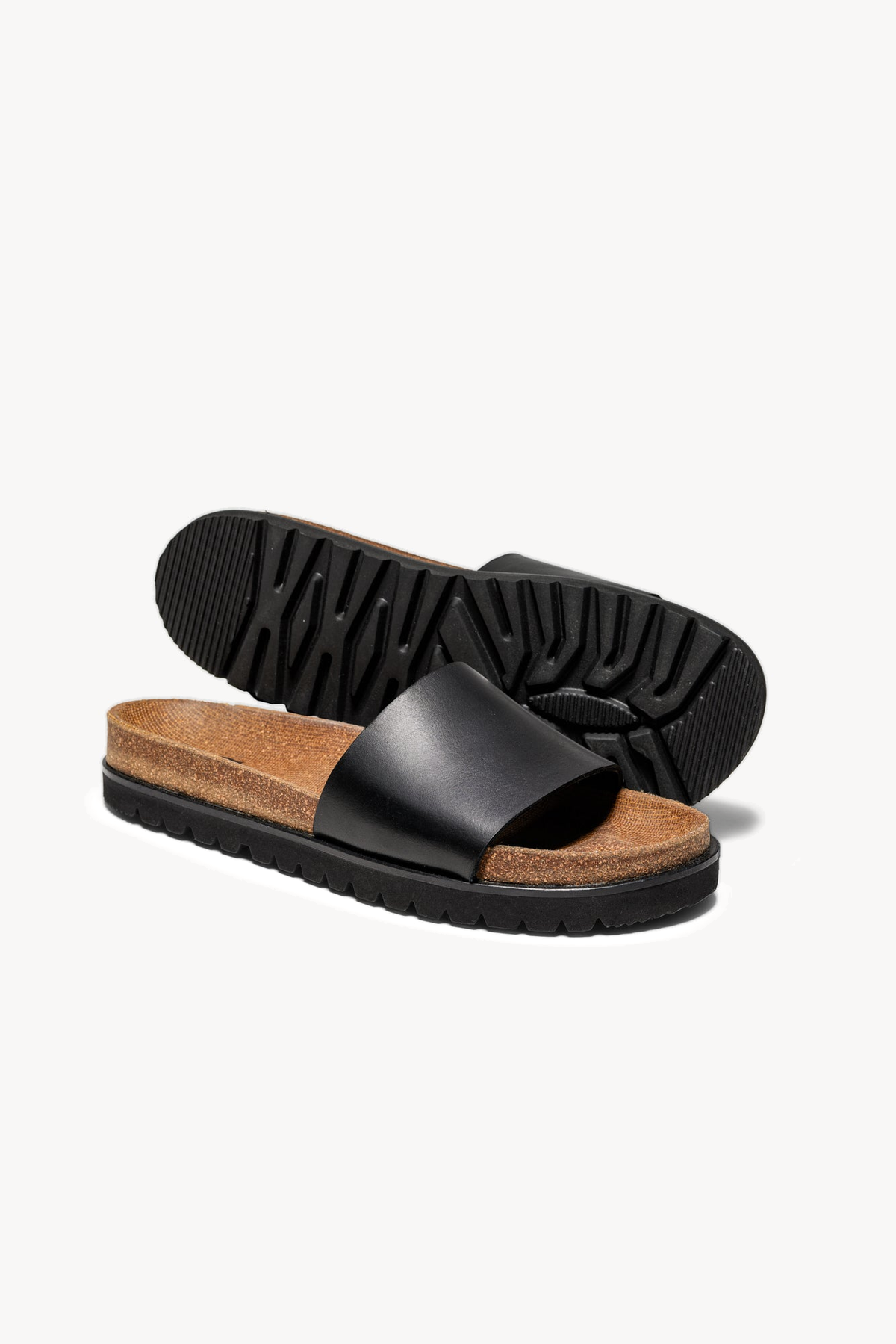 The Proper Slide — Black — studio view 04