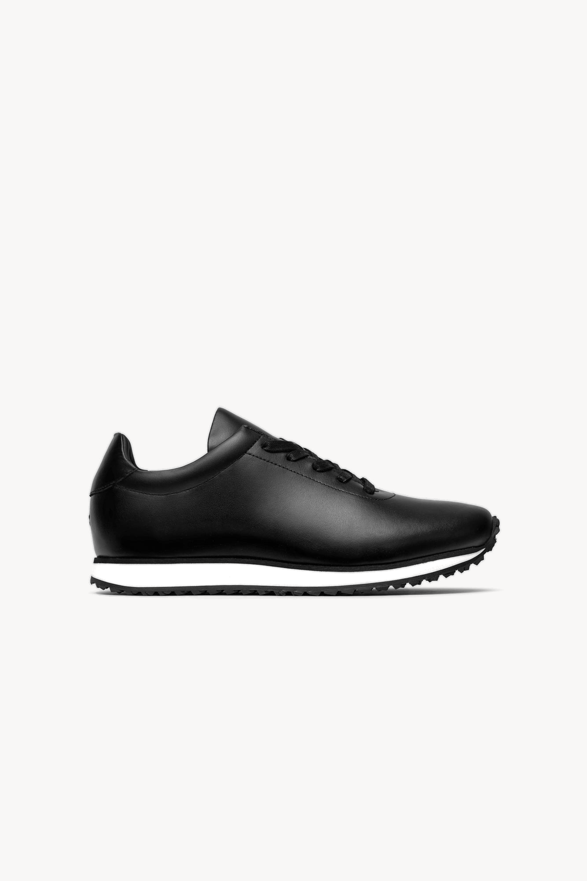 The Proper Runner — Black — studio view 01