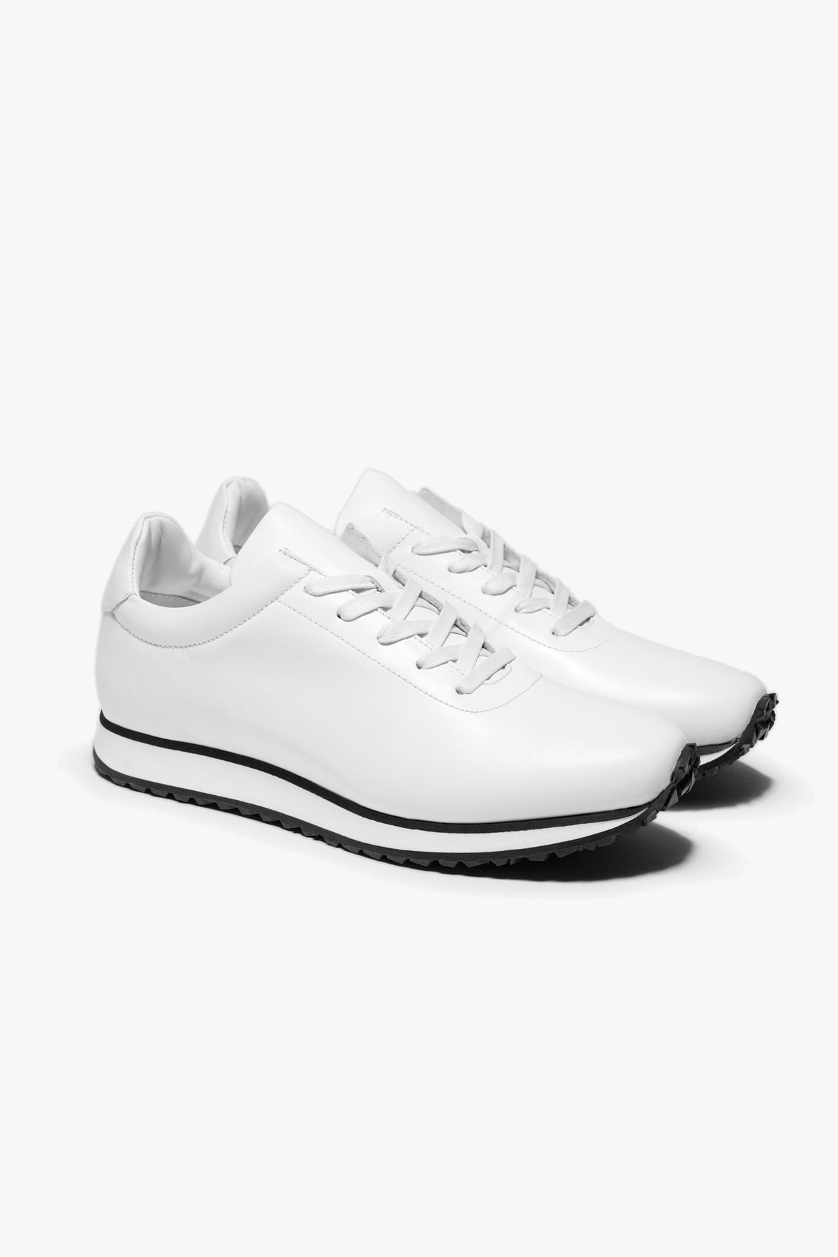The Proper Runner — White — studio view 02