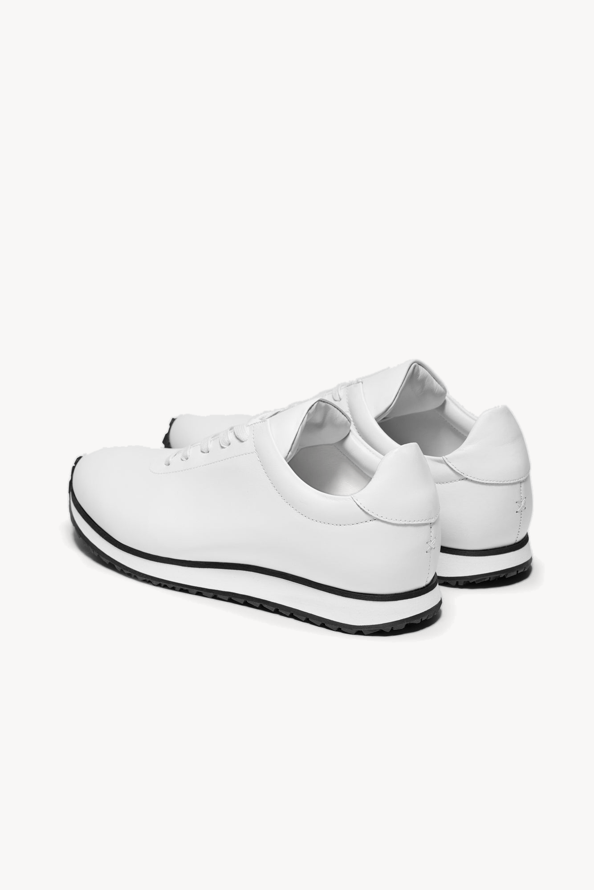 The Proper Runner — White — studio view 03