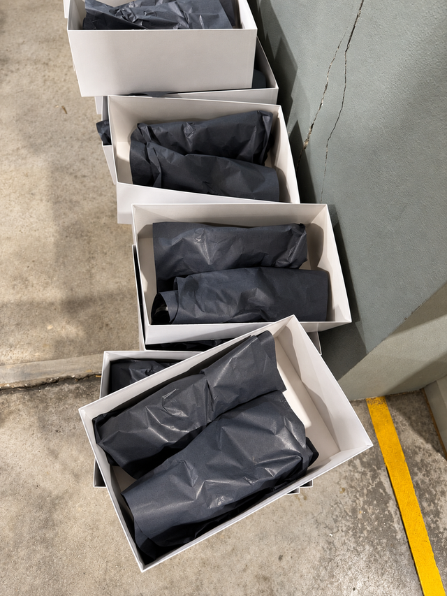 Les paires enveloppées puis mises en boîte.