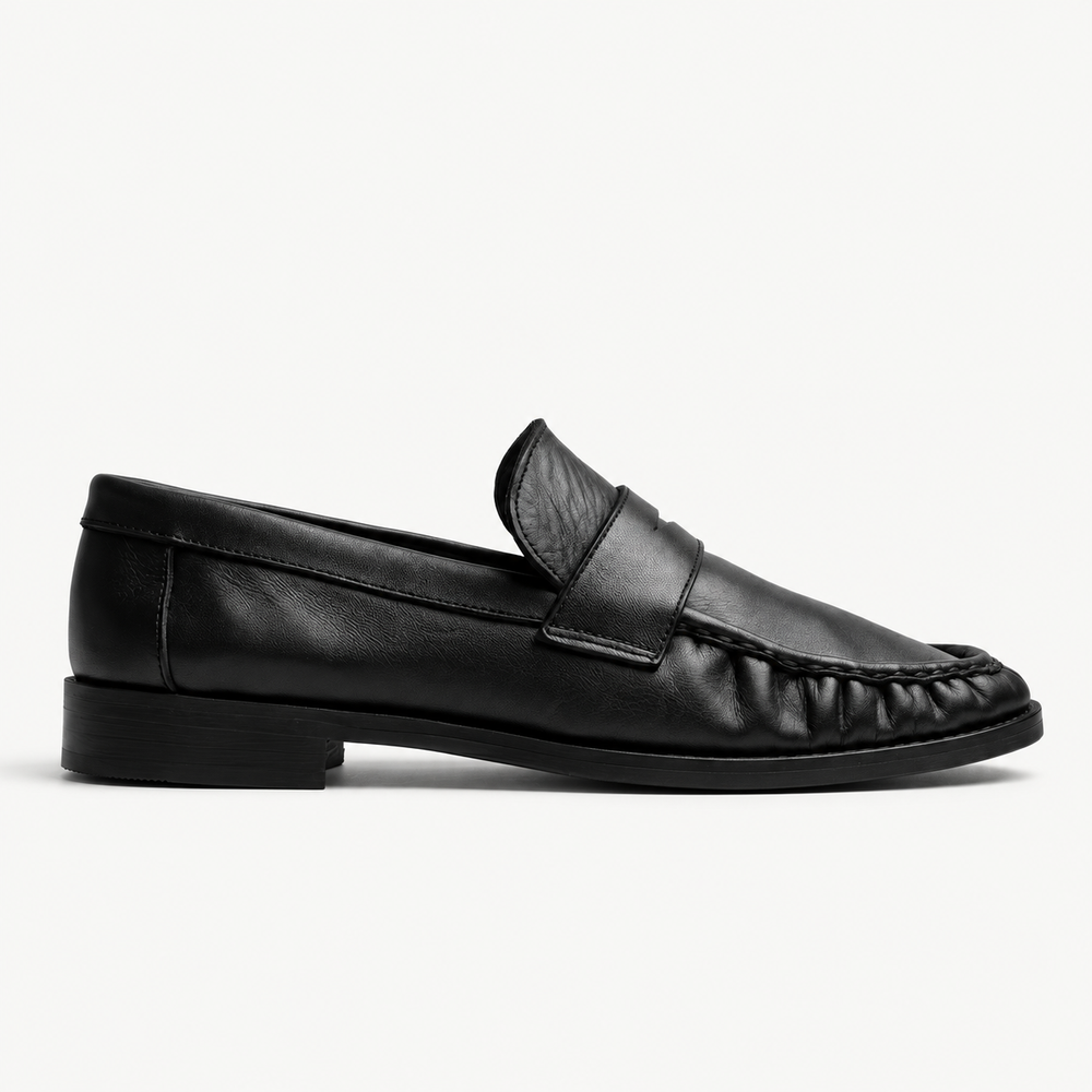 The Proper Moccasin in black