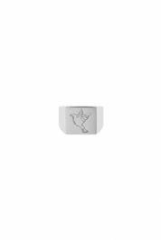 Dove ring — single product view on the Maison studio background.